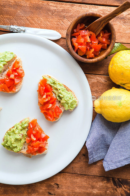 Heart shaped veggie canapés